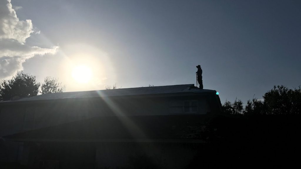 Alvarez Roofing LLC